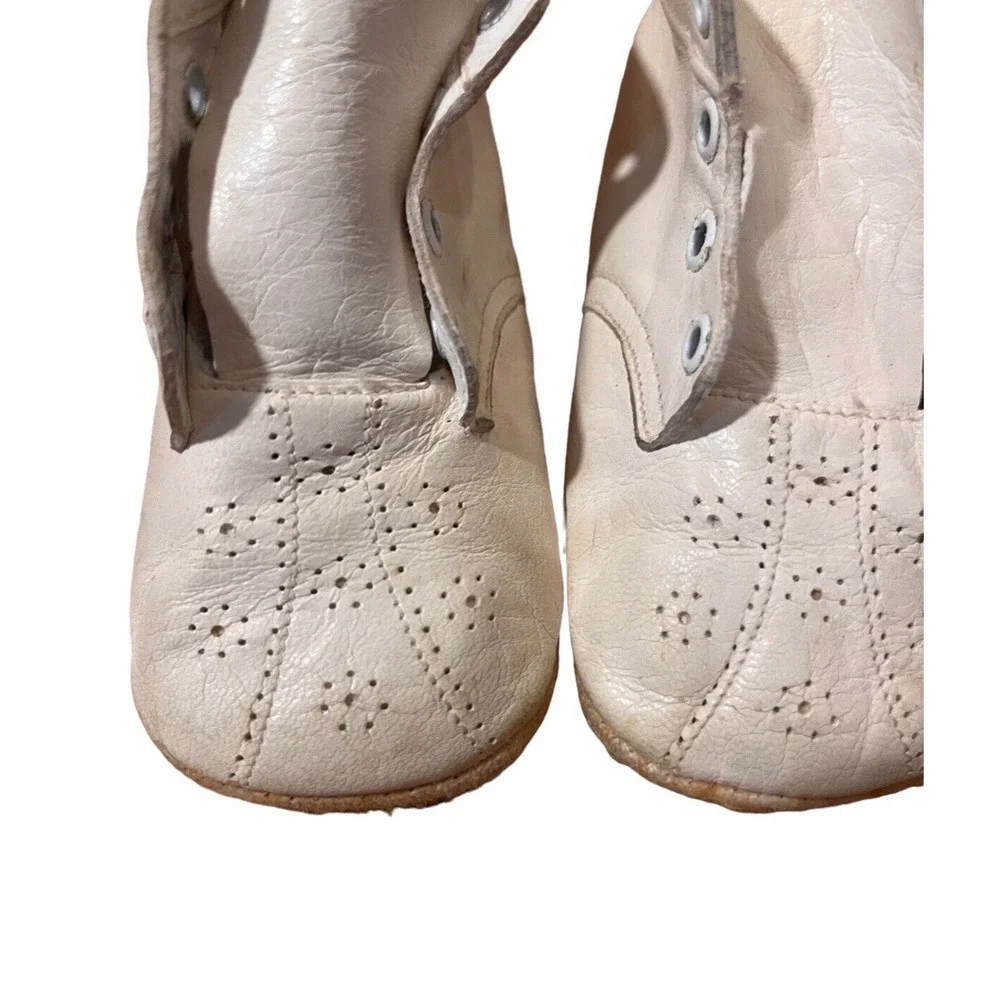 Two pairs vintage baby shoes Buntees Leather and flowers on toes White